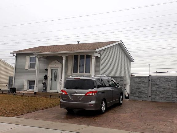 3rd image of 235 Tallman Ave