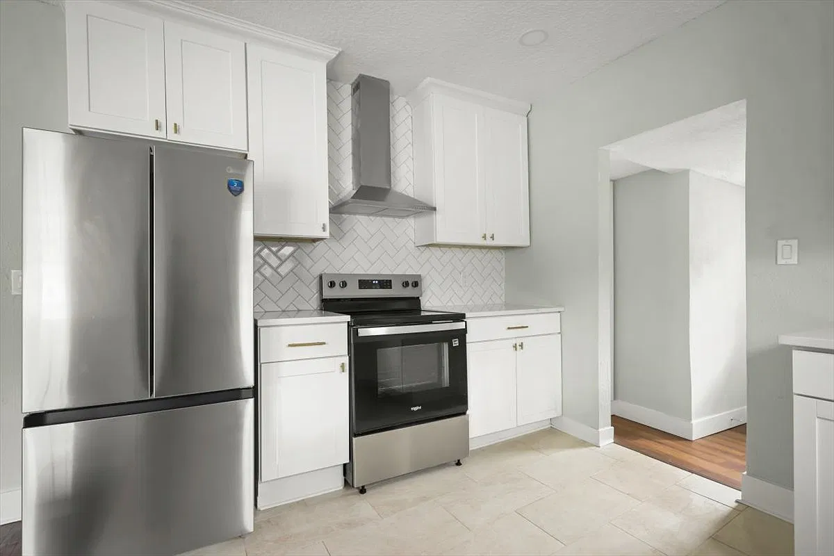 3 bed, 1259 sqft, $2,300 — Photo 4