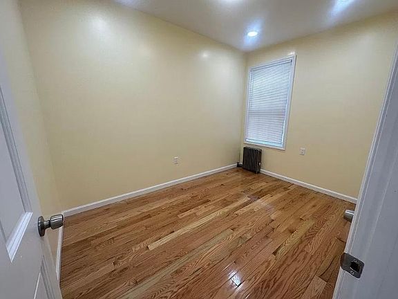2nd image of 21115 Jamaica Ave