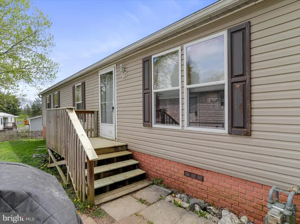 12017 Heather Dr, Hagerstown, MD 21740