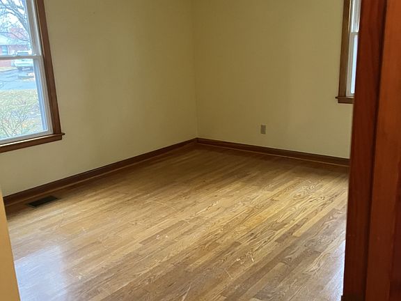 4th image of 281 Haywood Ln