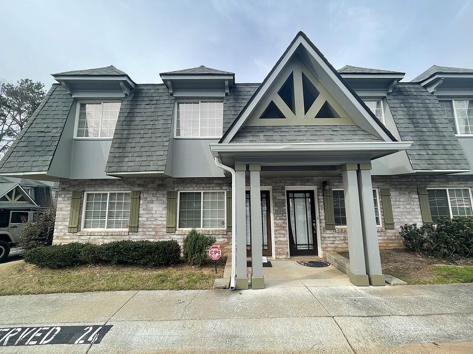 Charming townhome in Smyrna, meticulously maintained and cared for. This quaint residence features cozy living spaces, modern amenities, and a serene atmosphere. Conveniently located near local shops, dining, and parks, this rental offers the perfect blen