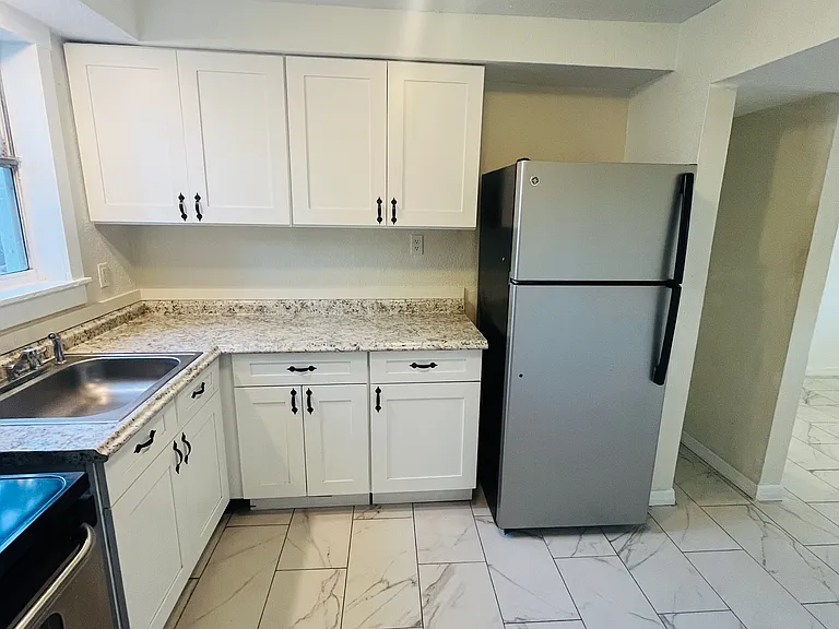 920 E Seneca Ave — Photo 14