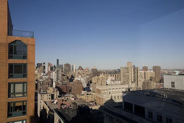 Rented by Corcoran | media 23