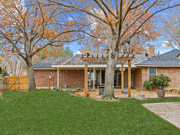 611 Field St — Photo 39