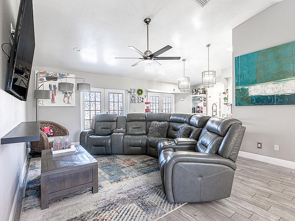 5th image of 1013 SW Barbarosa Avenue