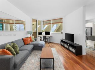300 S Pointe Dr APT 907, Miami Beach, FL 33139