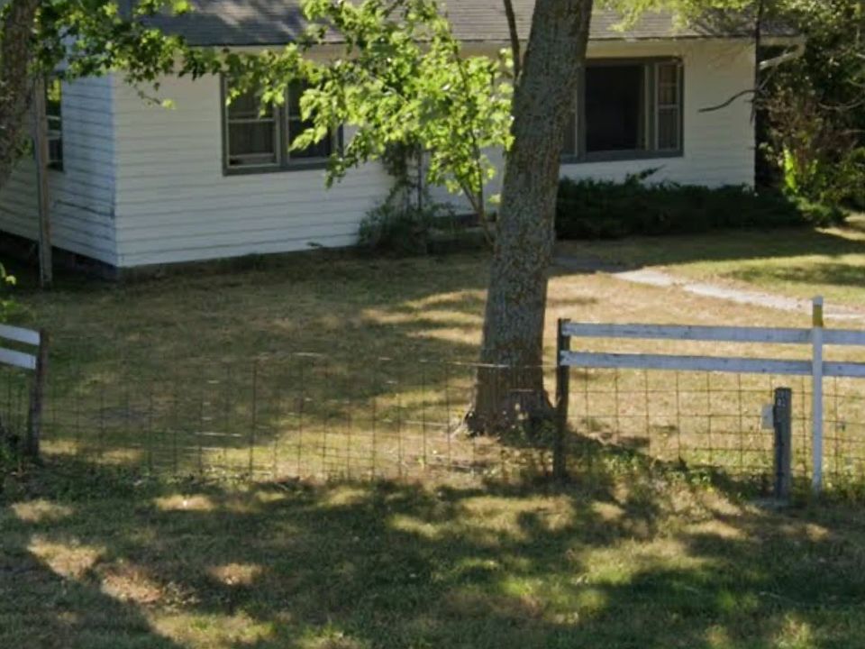 2nd image of 1096 Highway 69
