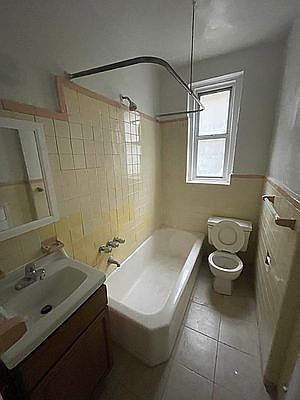 4th image of 727 E 242nd St #2G