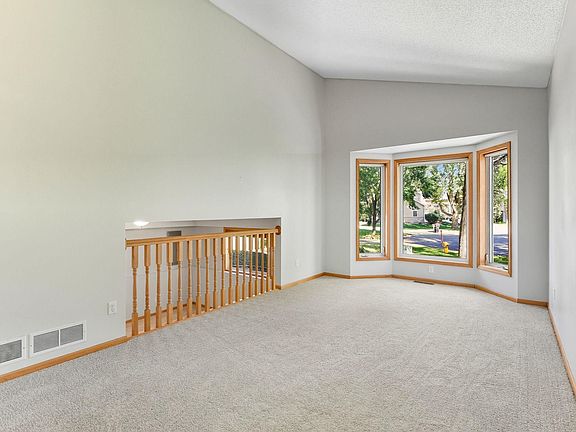 5th image of 11852 Yellow Pine St NW