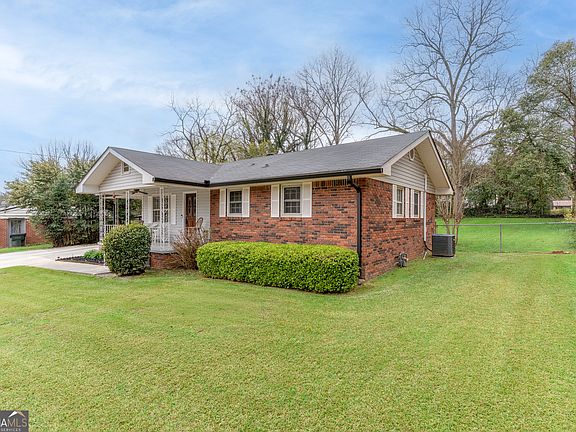 4th image of 3148 Rebecca St SW