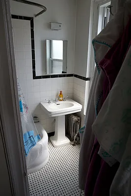 Rented by NextStopNY | media 28
