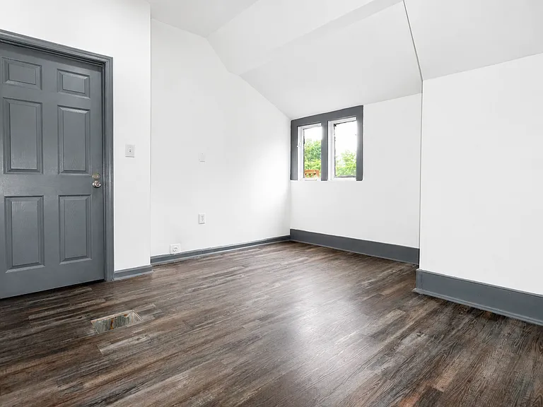 1223 S 2nd St — Photo 30