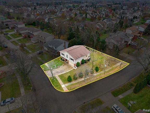 4th image of 45633 Holmes Dr