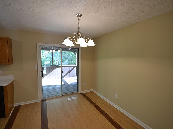 3rd image of 113 Dials Dr