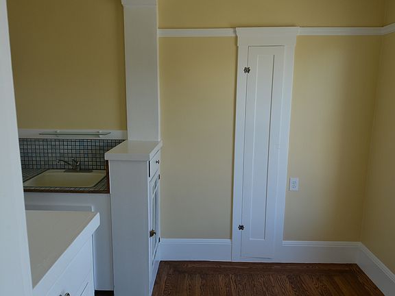 eat in kitchen