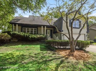 3945 Radcliffe Dr, Northbrook, IL 60062