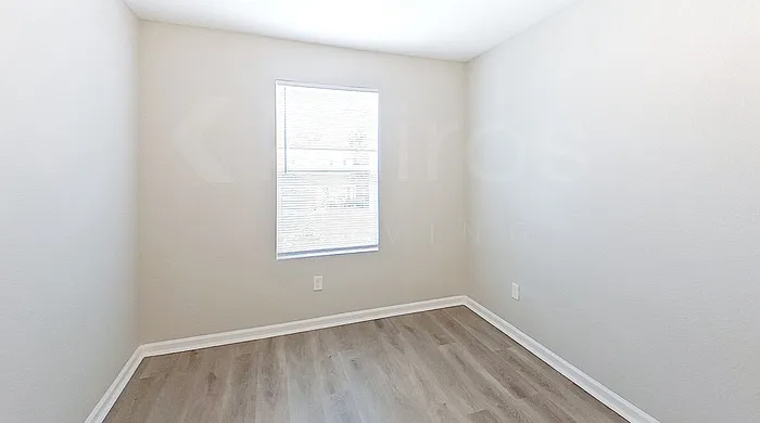 1303 Mull St — Photo 16