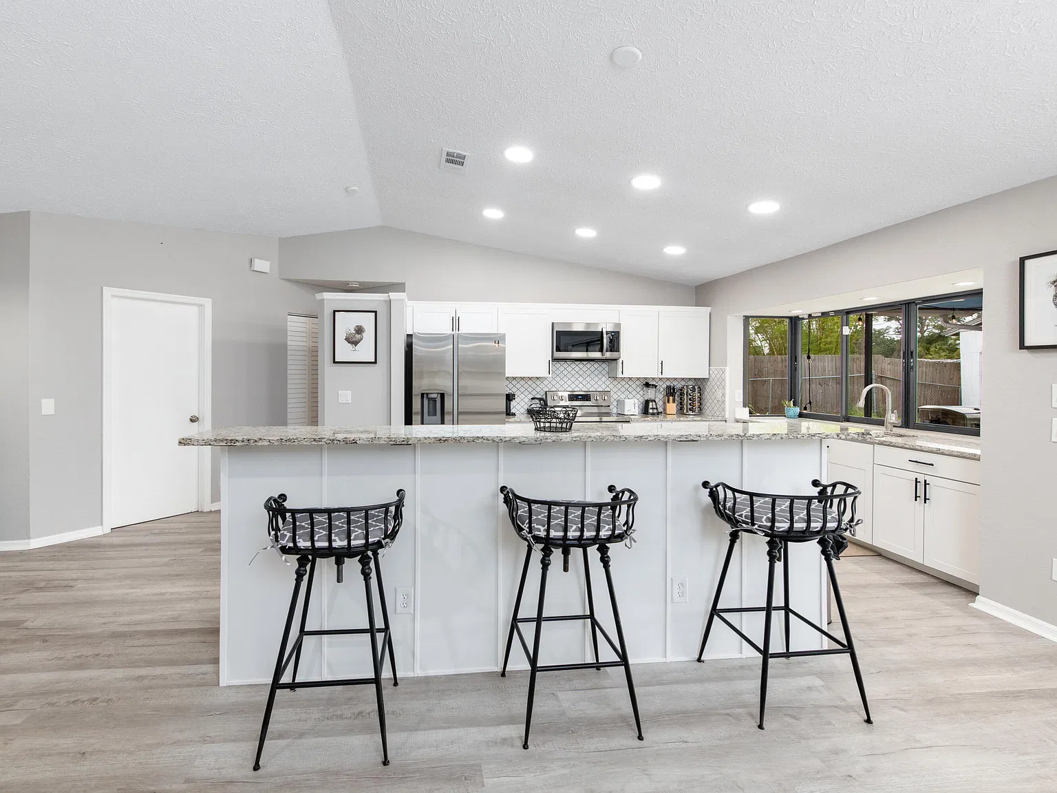 3 bed, 2.0 bath, 1509 sqft, $3,200 — Photo 4