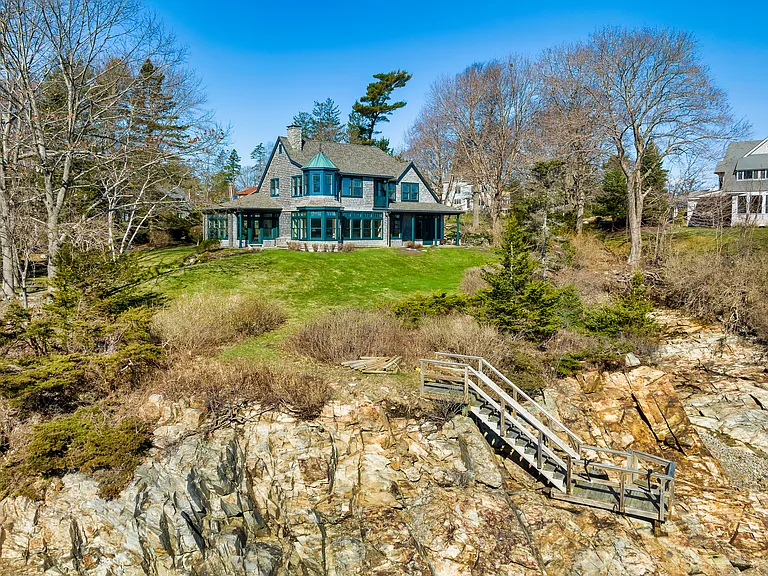 876 Shore Rd — Photo 2
