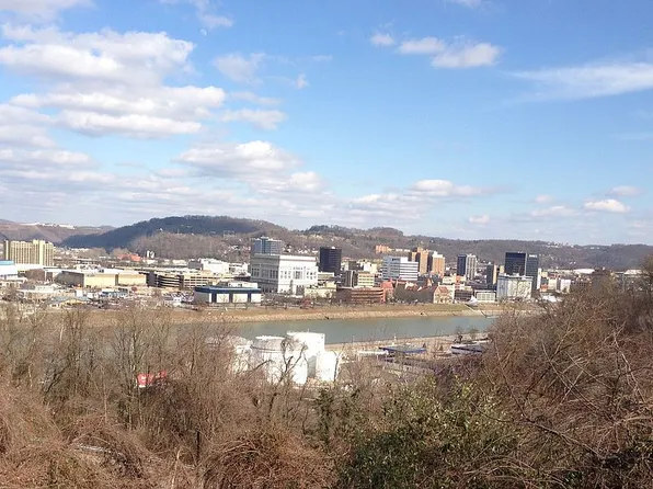 999 McKinley Ave, Charleston, WV 25314