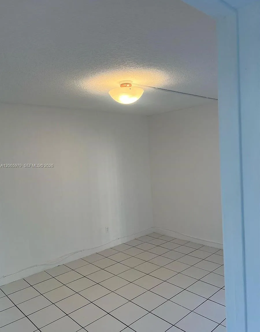 N Sherman Cir, Miramar — Photo 2