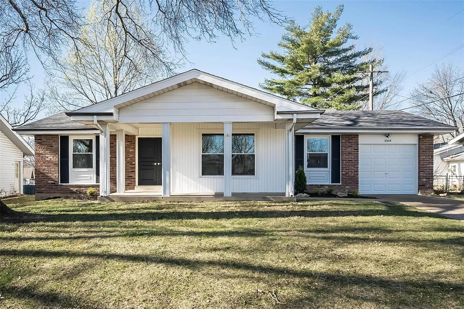 1664 Kingsford Dr photo 1