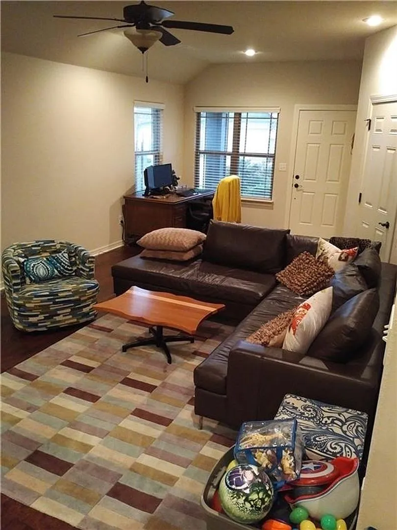 Nice Home in middle of Fayetteville — Photo 3