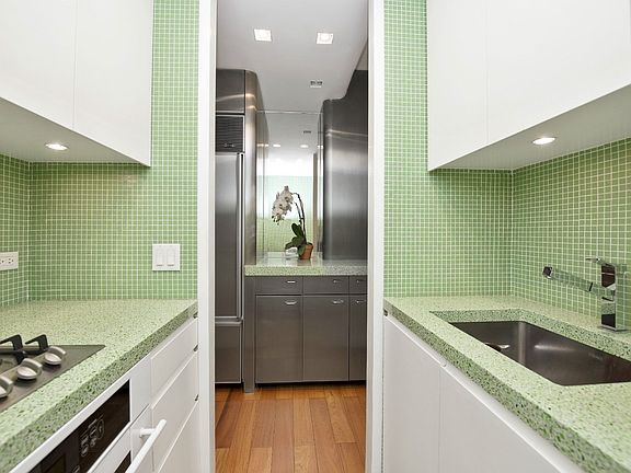 3rd image of 333 E 69th St #Townhouse 10