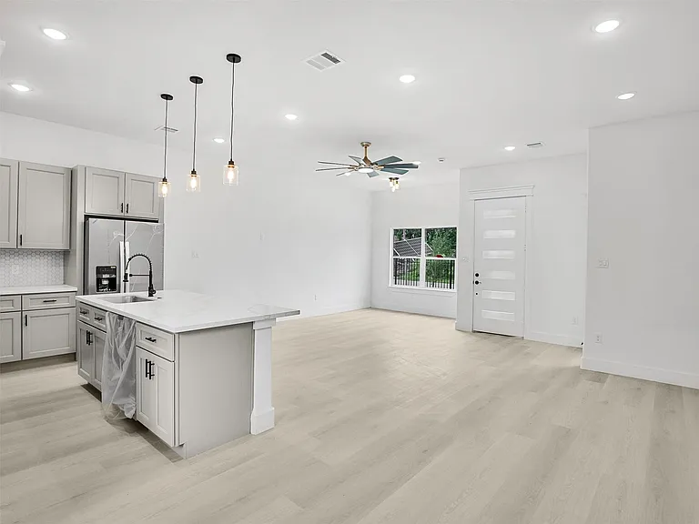 4103 E Toliver St — Photo 8