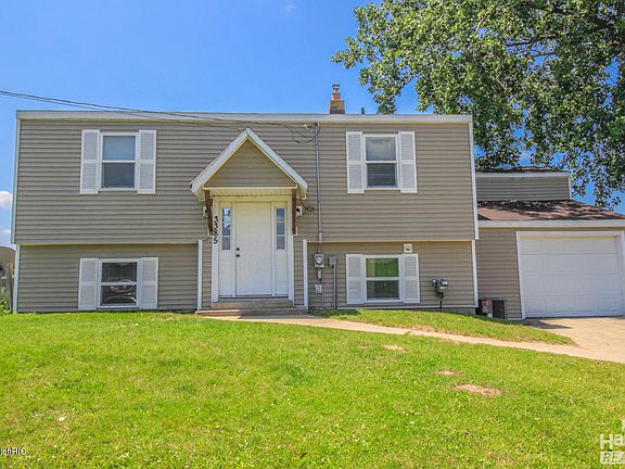 2nd image of 3385 Causeway Dr NE