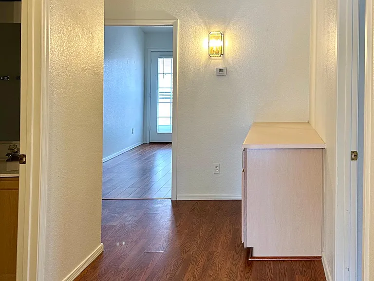 1624 N Sawyer — Photo 7