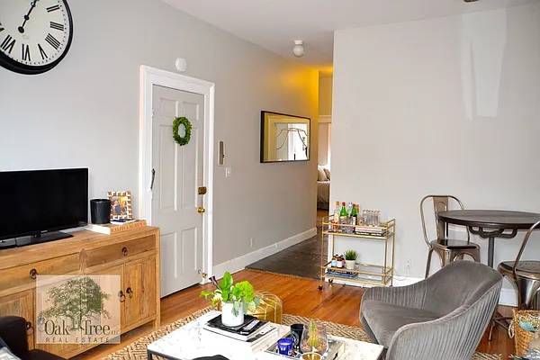 Rented by Oak Tree LLC | media 49