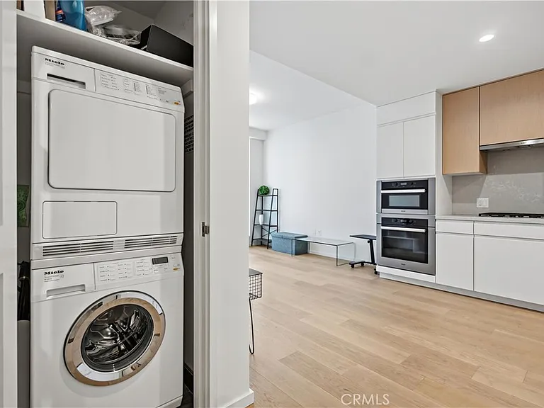 877 Francisco — Photo 11