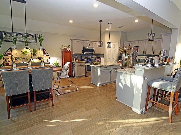 5th image of 907 Riverside Dr