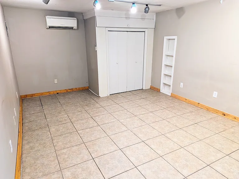 1300 Cloverdale Rd #A — Photo 11
