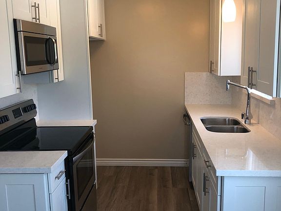3rd image of 330 Newport Ave APT D