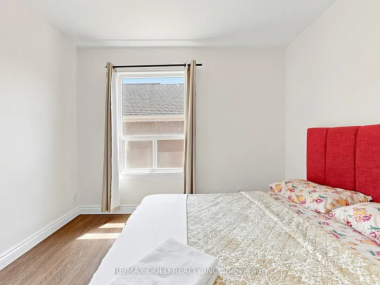 746 King St W — Photo 23