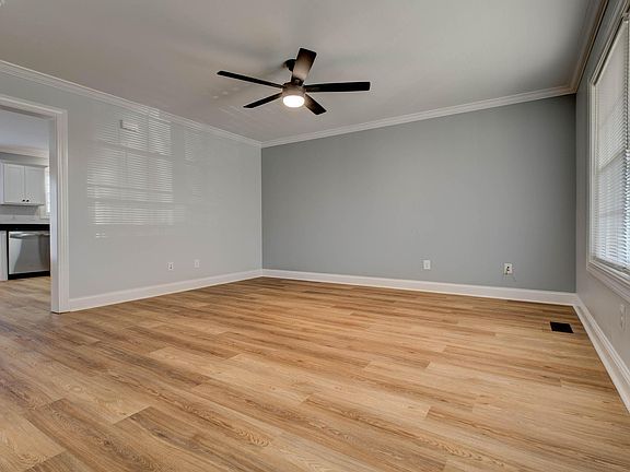 4th image of 434 Paisley Ct