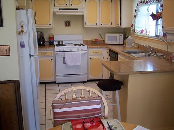 3rd image of 2234 Solano Dr