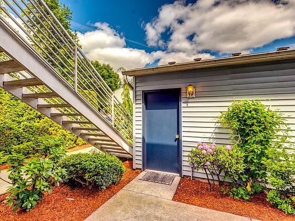 5th image of 4000 NE 109th Ave Unit 171