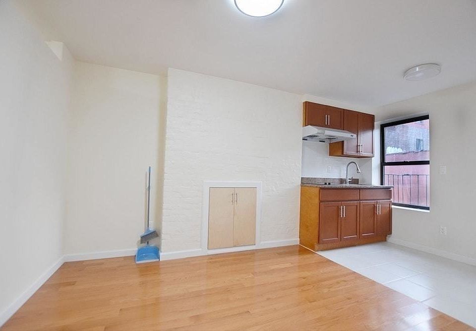 1st image of 21 Allen St #5R