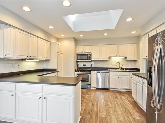 3rd image of 17899 Cameron Pkwy
