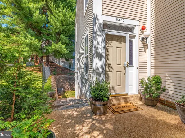 10323 Royal Woods Ct, Gaithersburg, MD 20886