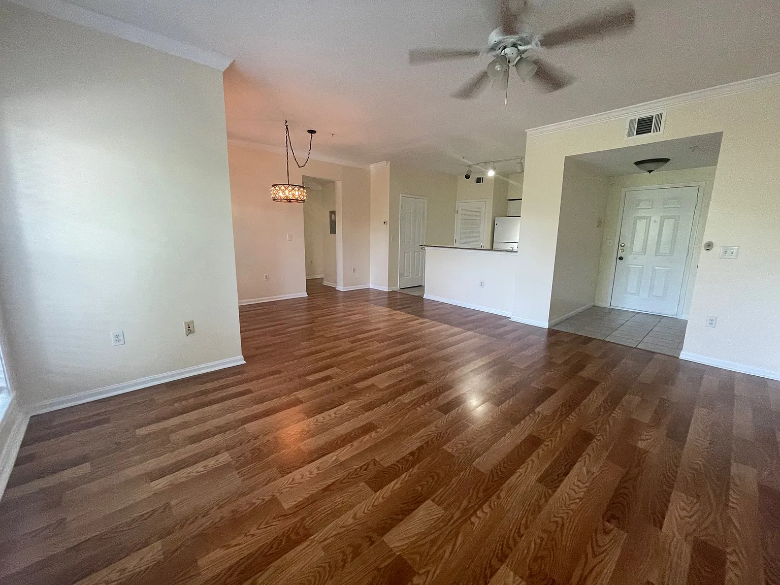 2 bed, 1150 sqft, $2,200 — Photo 3