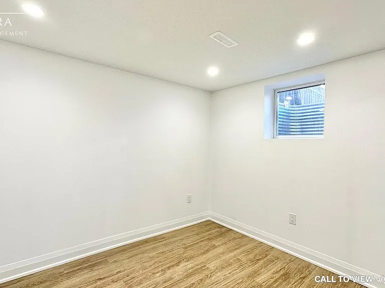 1558 Somergrove Cres #2 — Photo 4