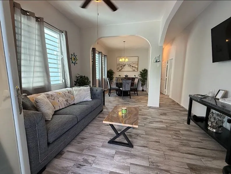 2 bed, 2.0 bath, 1200 sqft, $2,050 — Photo 2