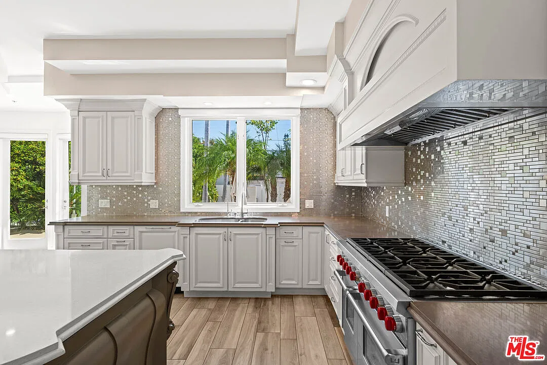 4 bed, 4.5 bath, 4346 sqft, $18,500 — Photo 1