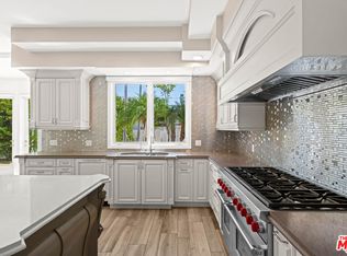 112 N Elm Dr, Beverly Hills, CA 90210