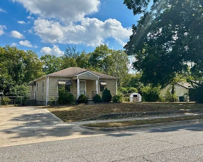 3 bed, 2.0 bath, 1316 sqft, $1,325 — Photo 3